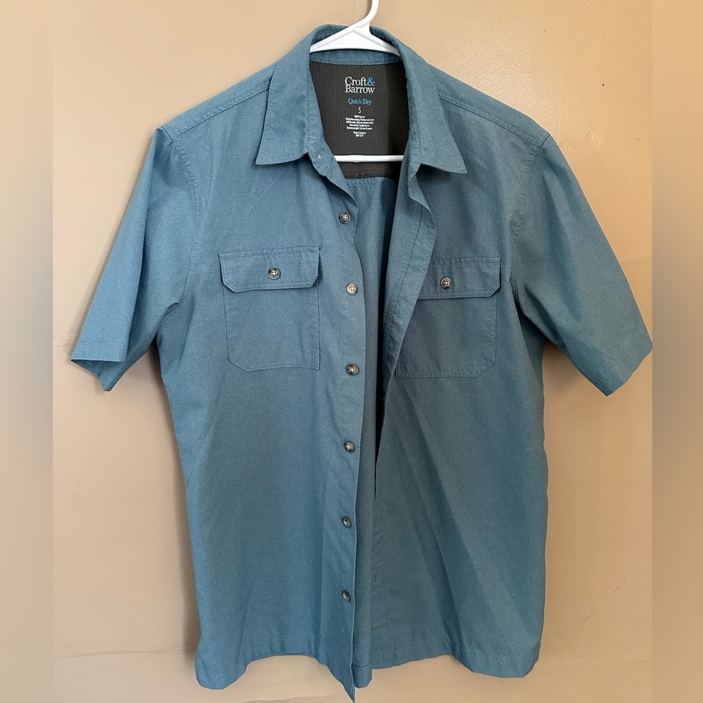 Men’s Croft & Barrow quick dry shirt